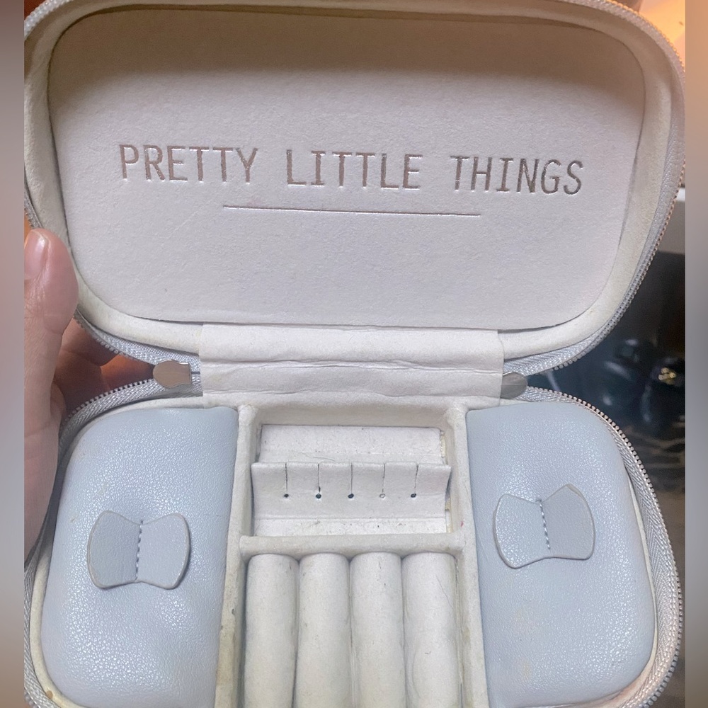 Travel size jewelry holder